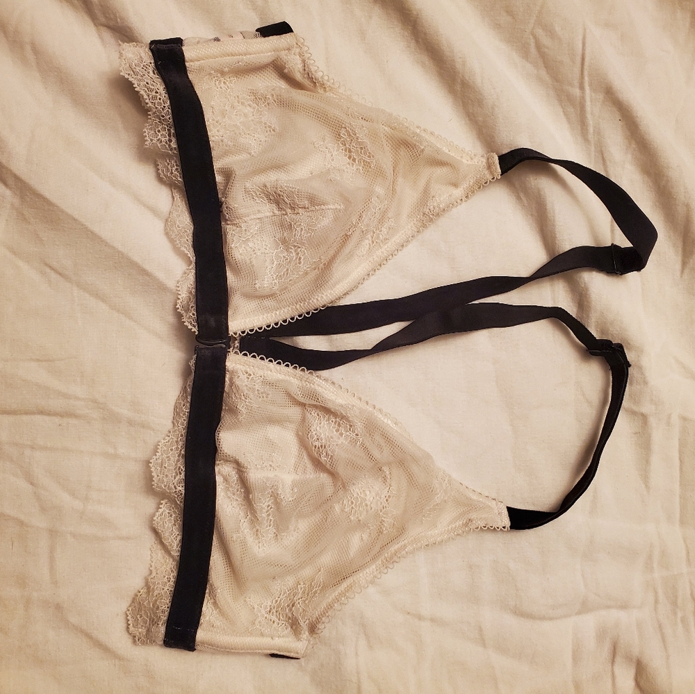Vs Front closure lace Bralett
